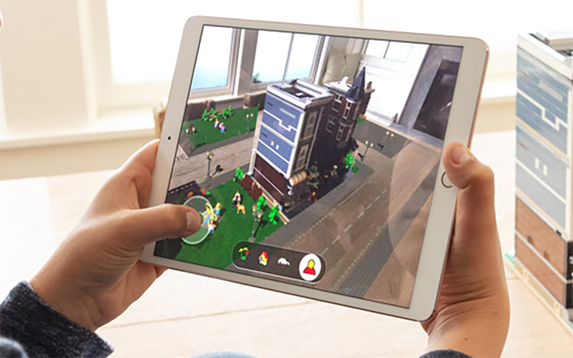 Apple’s new AR toolkit immerses iPhone users in shared virtual spaces
