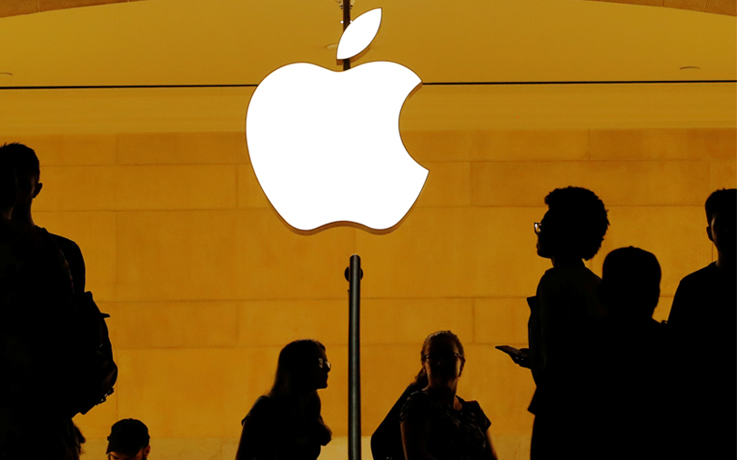Apple becomes first US company to hit $1 trillion market value