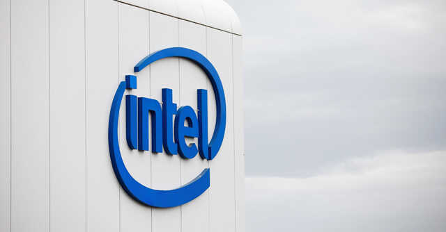 Intel makes exit from flash memory, storage biz