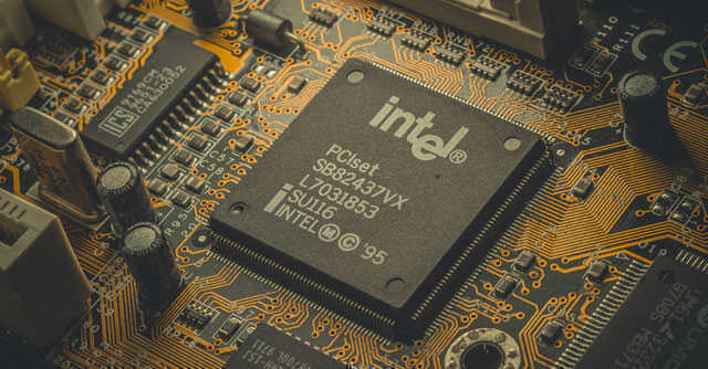 Intel predicts further PC shipment decline in March quarter, reports 32% revenue drop