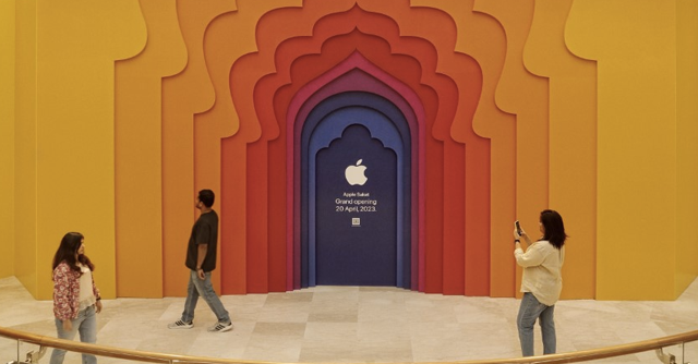 Apple confirms first store opening for April 18, Tim Cook to visit