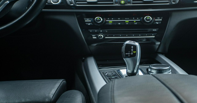 How traditional Auto OEMs are turning into software hubs